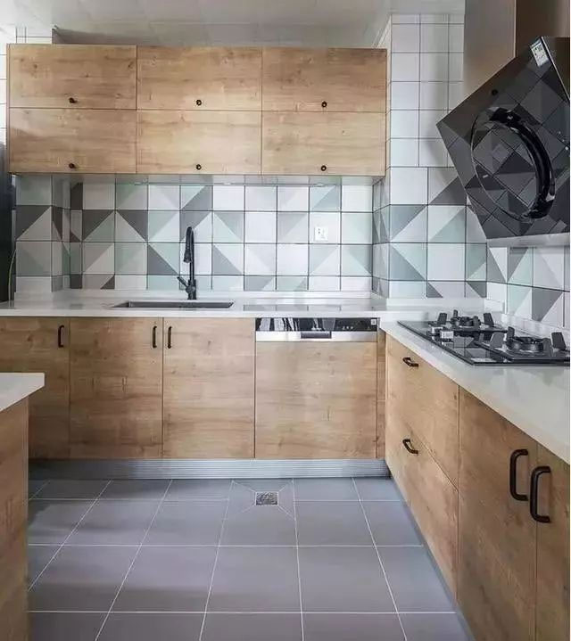 掌握这些厨房橱柜清洁妙招 橱柜用十年和新的一样!