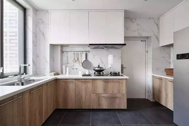 掌握这些厨房橱柜清洁妙招 橱柜用十年和新的一样!